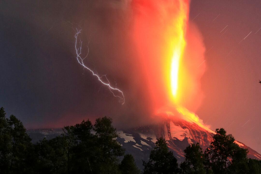 Villarrica Volcano Eruption Features Rare Lightning Bursts