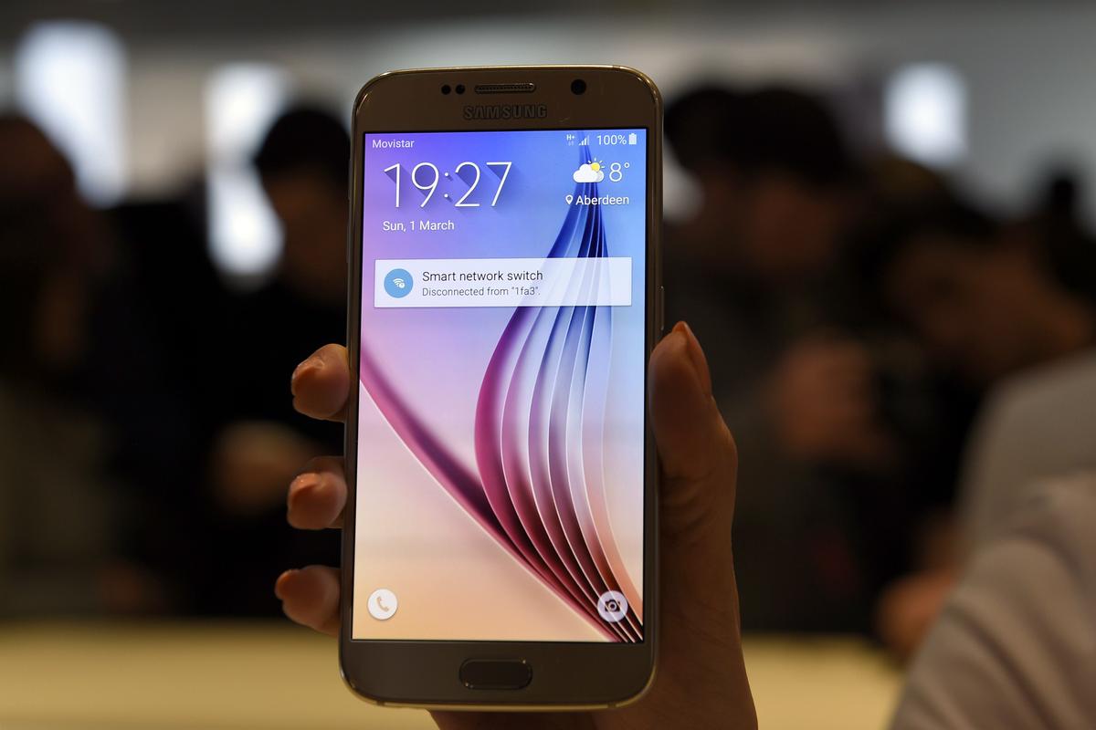 Samsung Galaxy S6 Has an Awesome New Feature, Built-In Wireless Charging