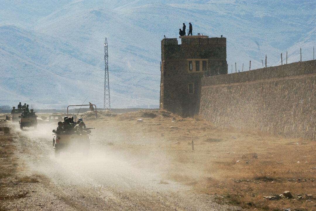 Taliban Insurgents Raid Afghan Prison and Free Inmates