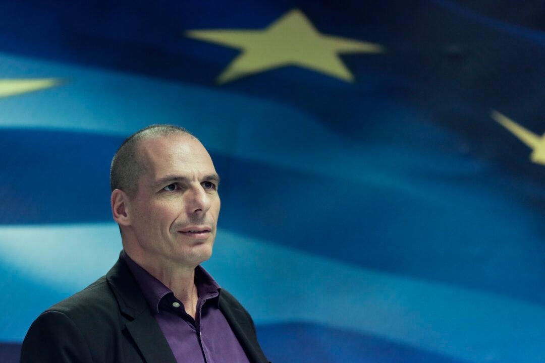 Finance Minister Resigns After Decisive ‘No’ Bailout Vote