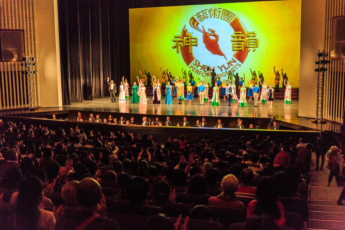 Tenor: Shen Yun’s Music Inspires Our Ethnic Roots