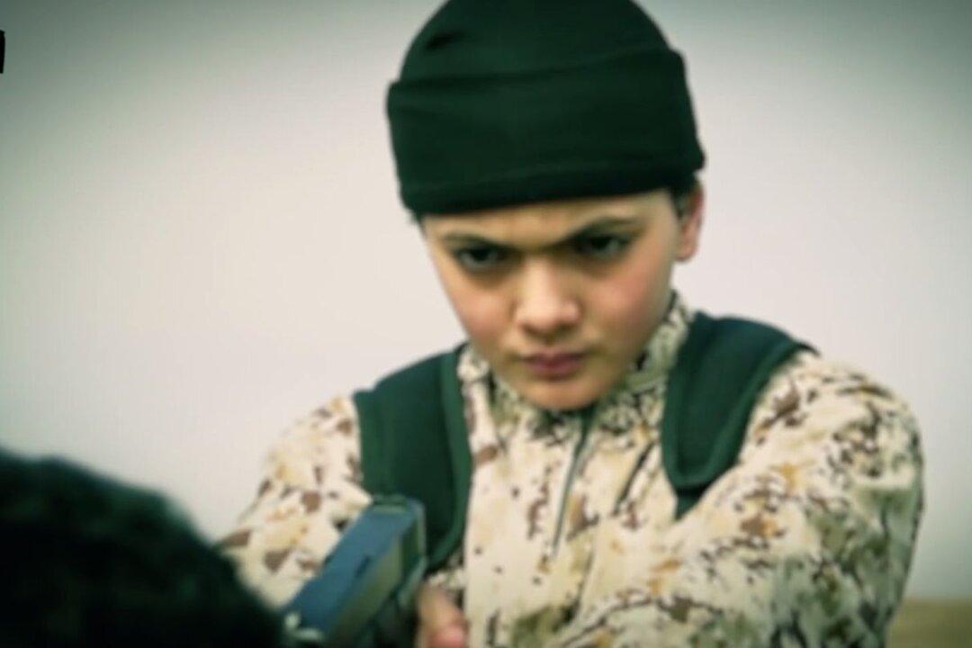ISIS Execution Video Shows Boy Killing Israeli Hostage Mohammad Ismail (Photos)
