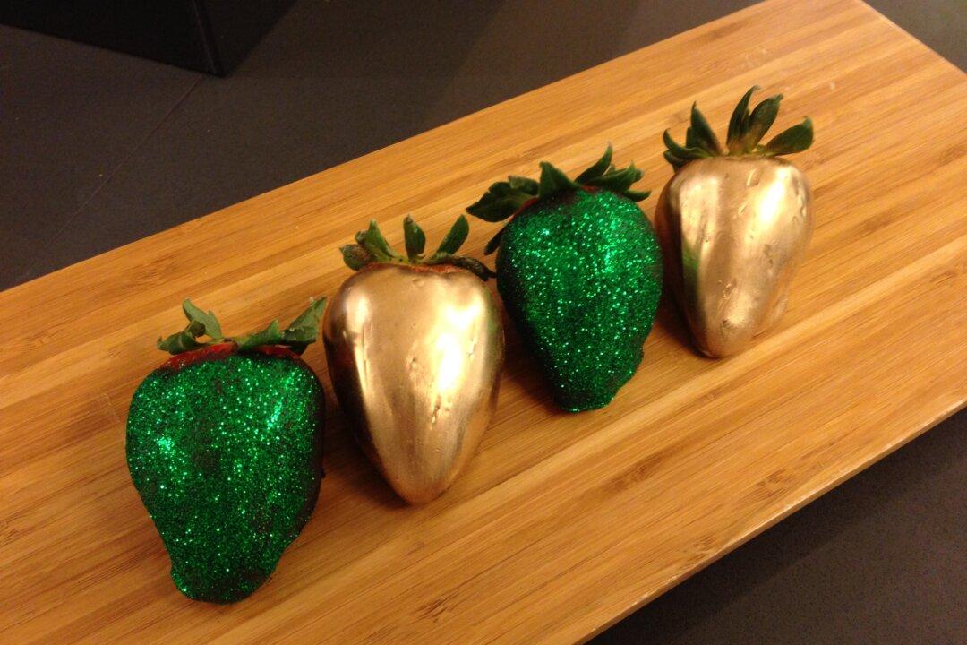 Recipe: Chocolate Coated Strawberries Covered With Bright Green Luster and Sparkle