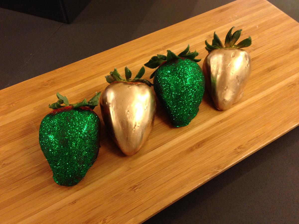 Recipe: Chocolate Coated Strawberries Covered With Bright Green Luster and Sparkle