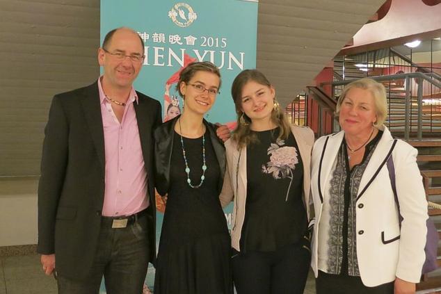 Family Drives Over 300 Miles for Shen Yun