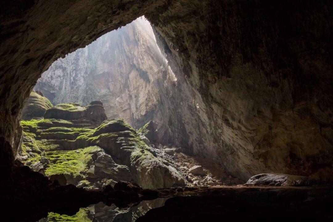 Amazing Drone Video Captures World’s Largest Cave and Underwater River