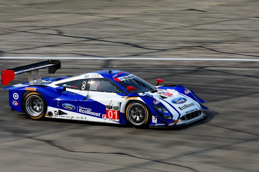 Sebring 12 Hours Halfway: #01 Ganassi-Ford Leads Overall, Porsche Leads Corvette in GTLM