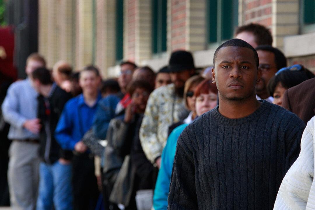 US Jobless Aid Applications Fell to 42-Year Low Last Month