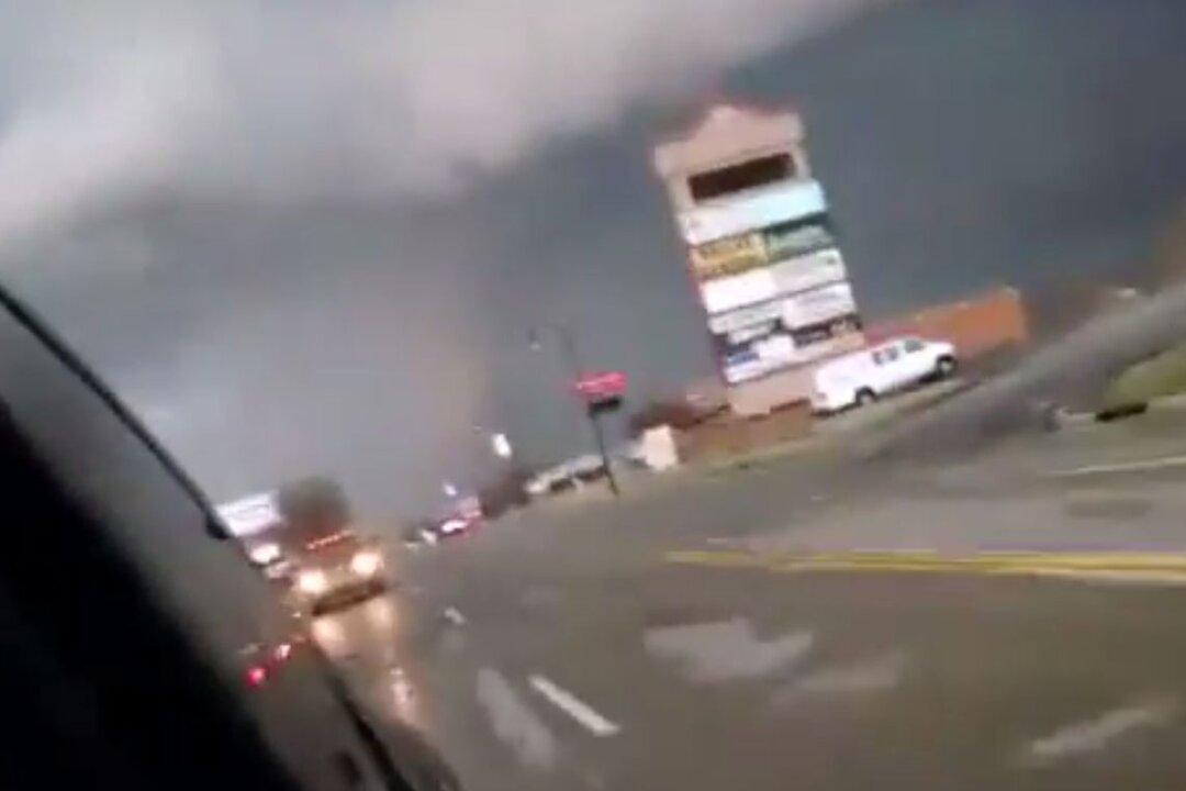 Sand Springs Tornado: Pictures, Video Show Oklahoma Twister
