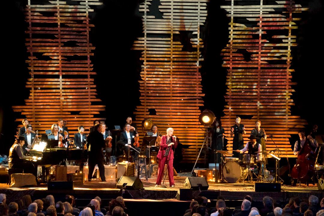 Annie Lennox, ‘Nostalgia Live’ (Including Three by Hoagey)