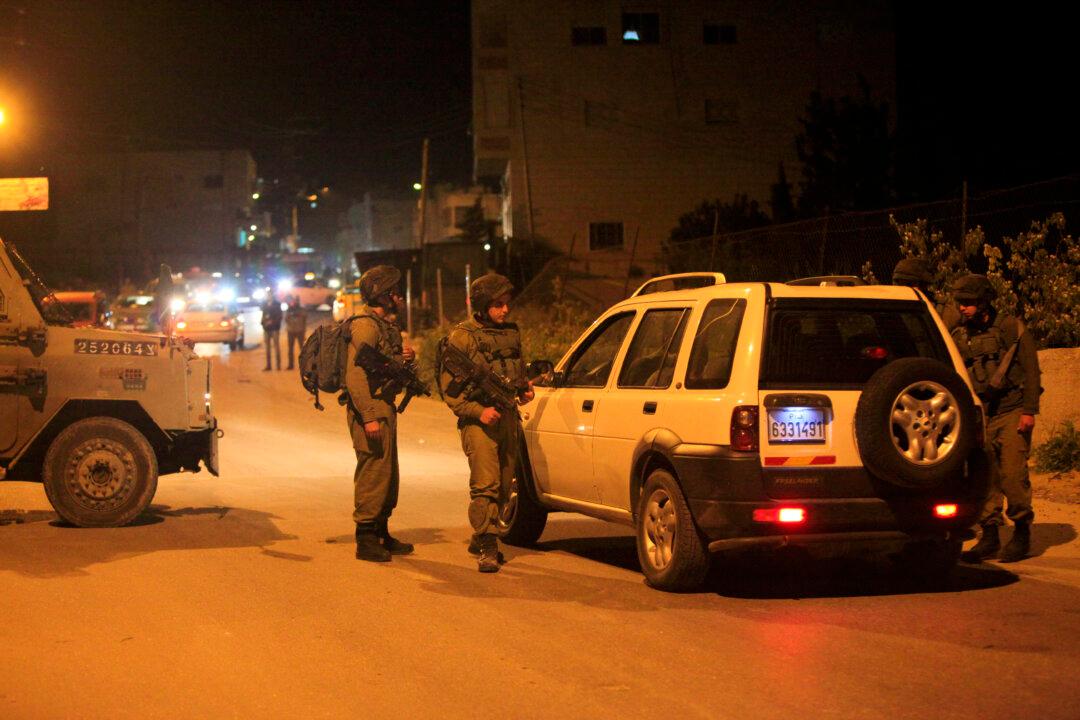 Palestinian Rams Car Into Israelis in West Bank, Wounding 3