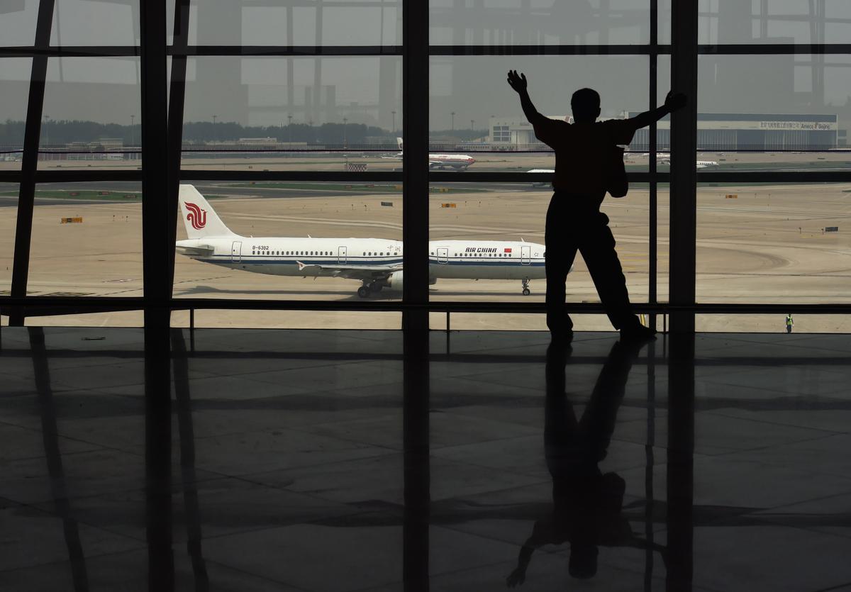 At a Wedding, Airport, or the Office—China Anti-Corruption Agents Take Targets Unawares