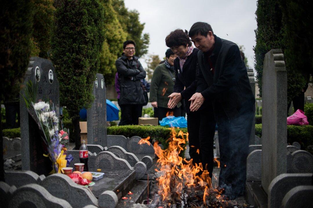 For 16 Dollars, You Can Hire Someone to Cry at Your Ancestor’s Tomb in China