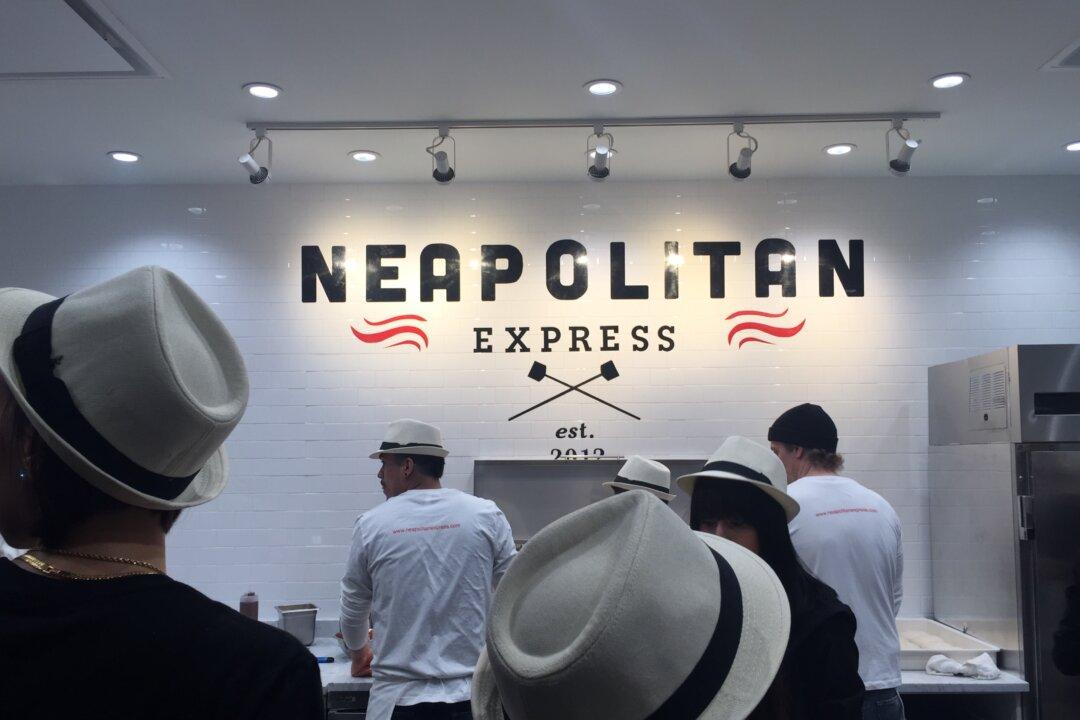 First Pizzeria Opens on Wall Street: Neapolitan Express