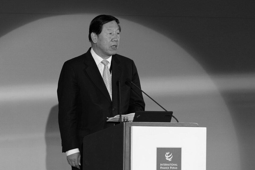 China’s Former Central Bank Chief Said to Be Investigated by Anti-Corruption Body