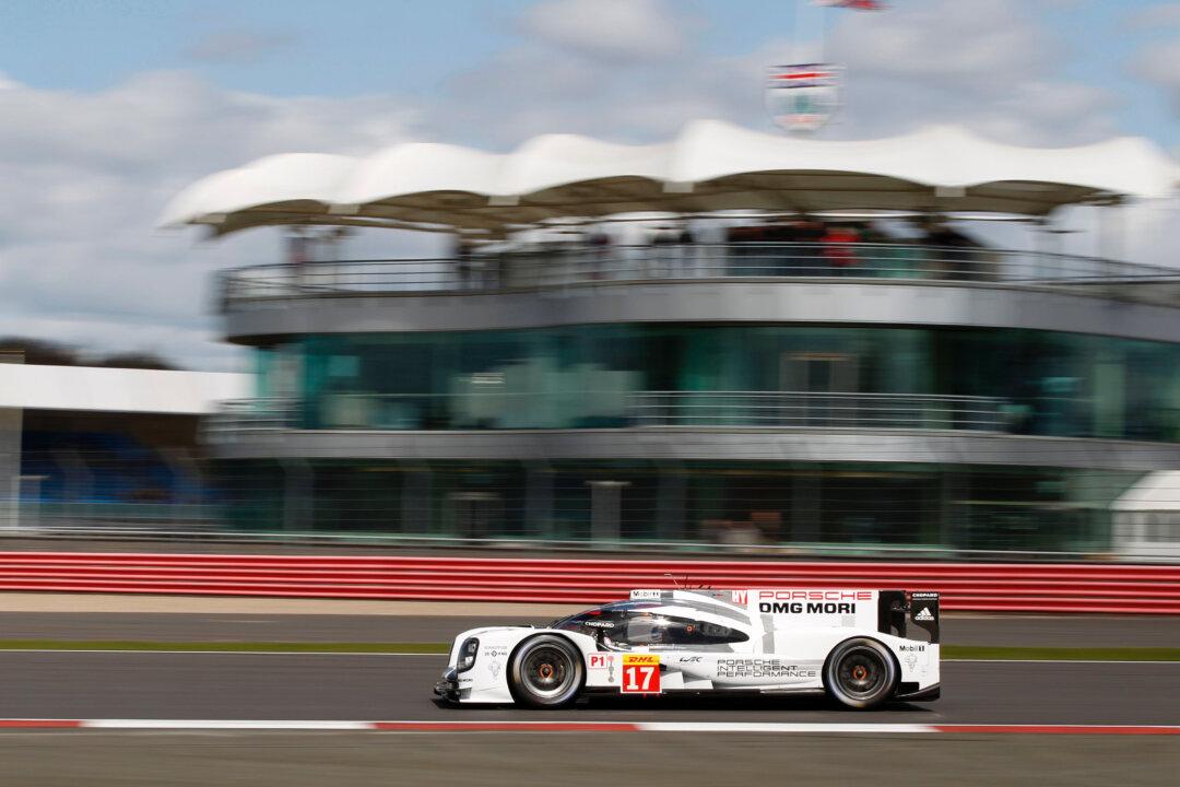 Porsche Sweeps Qualifying for FIA-WEC Six Hours of Silverstone (+Video)