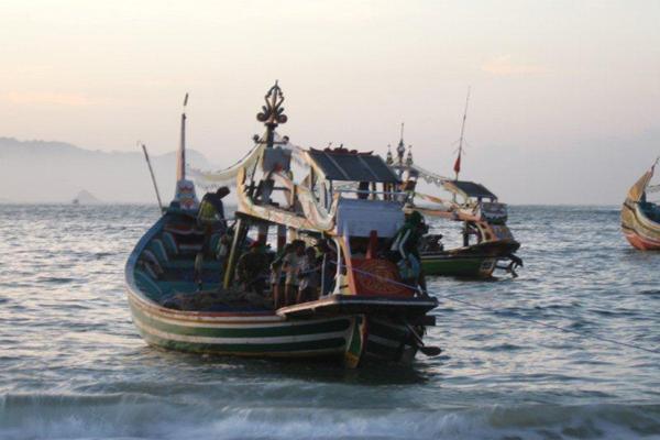 Fishing in Indonesia No Longer using Trawling or Seine Nets