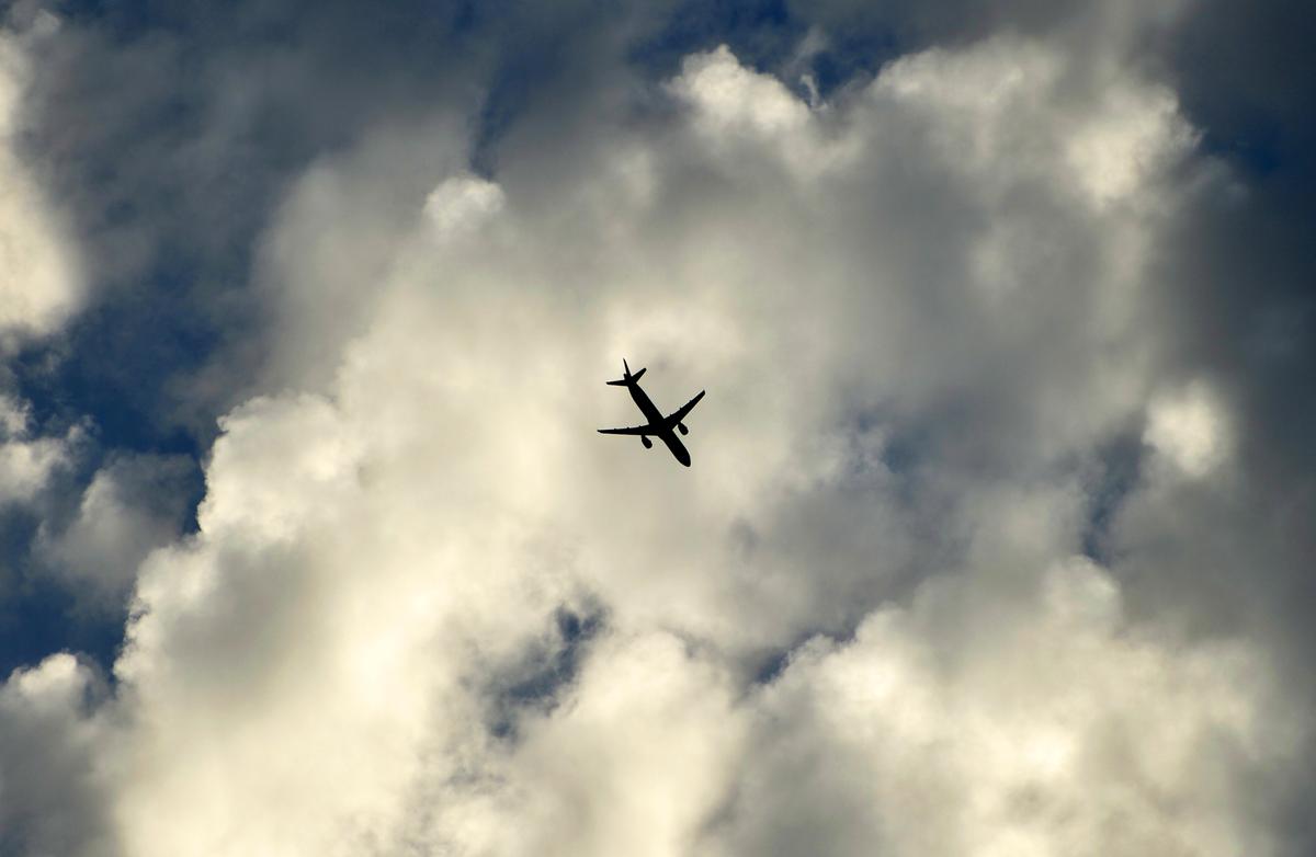 Are Remote Control Jumbo Jets Safer or a Terrible Idea?