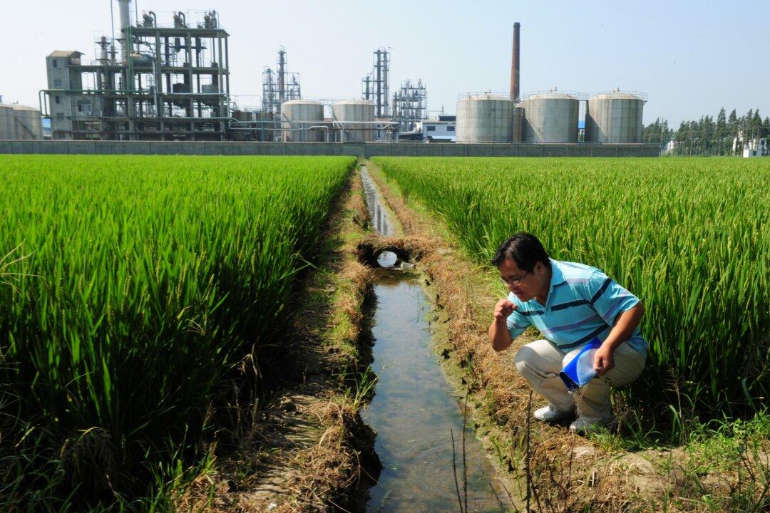 How an Official’s Tearful Confession Shows the State of China’s Environmental Bureau