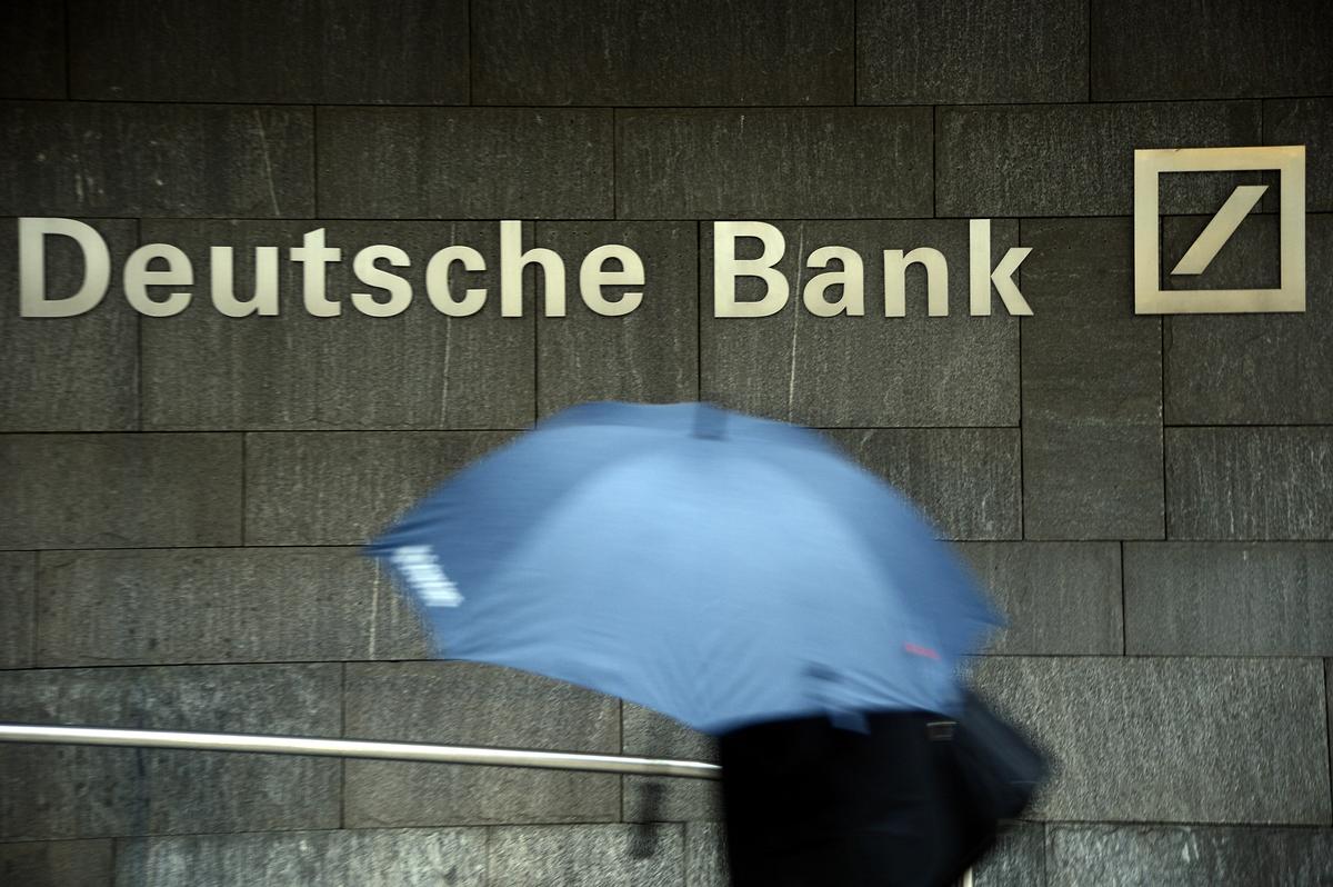 Some Major Deutsche Bank Investors Want Chairman to Go Early: Sources