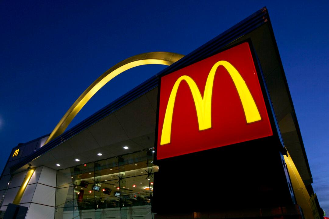 Former McDonalds CEO Says a $15 Minimum Wage Will Give Jobs to Robots