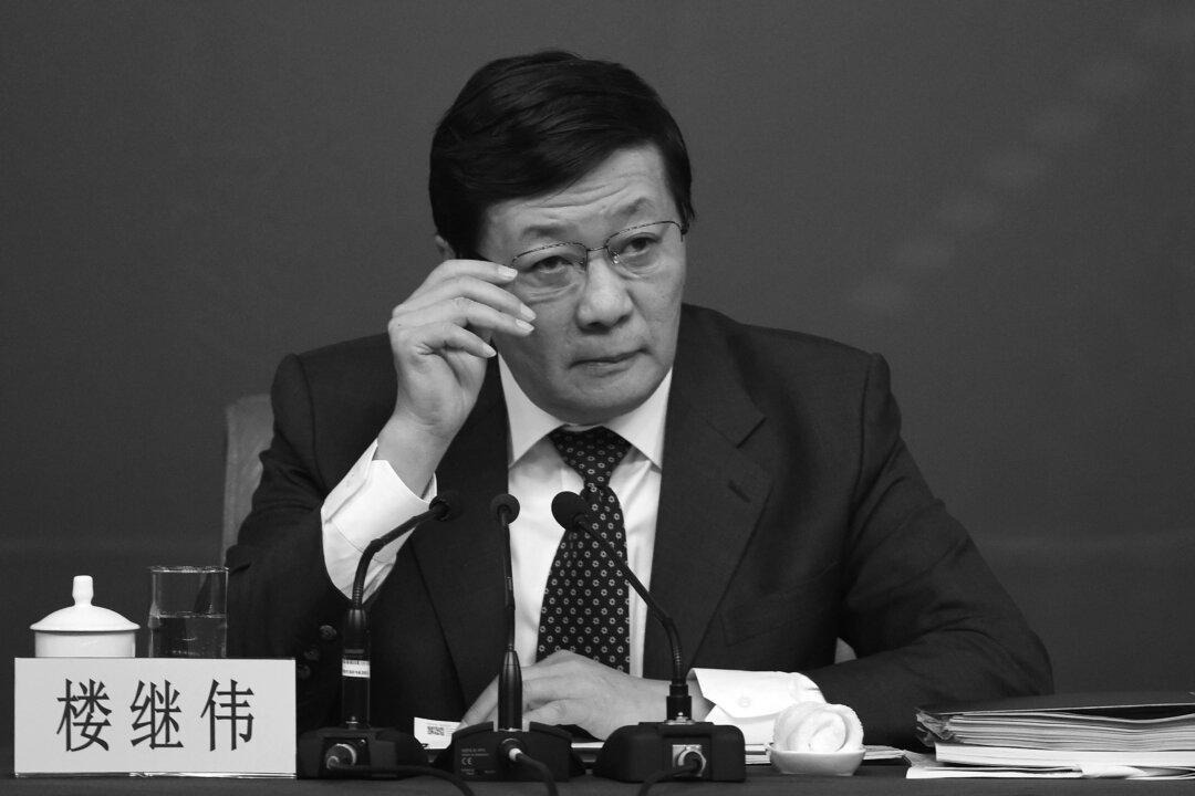 China’s Finance Minister Says Country’s Chance of Economic Failure Worse Than 50-50