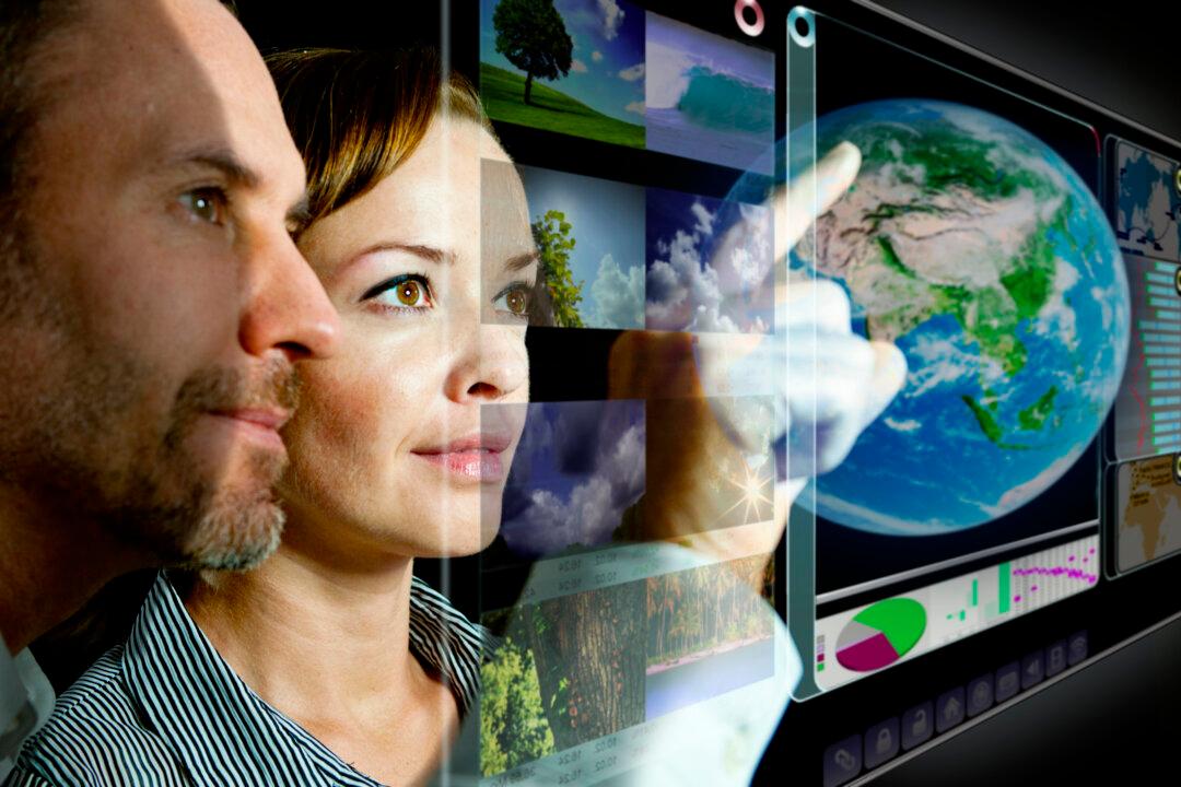 No More Science Fiction: 3-D Holographic Images