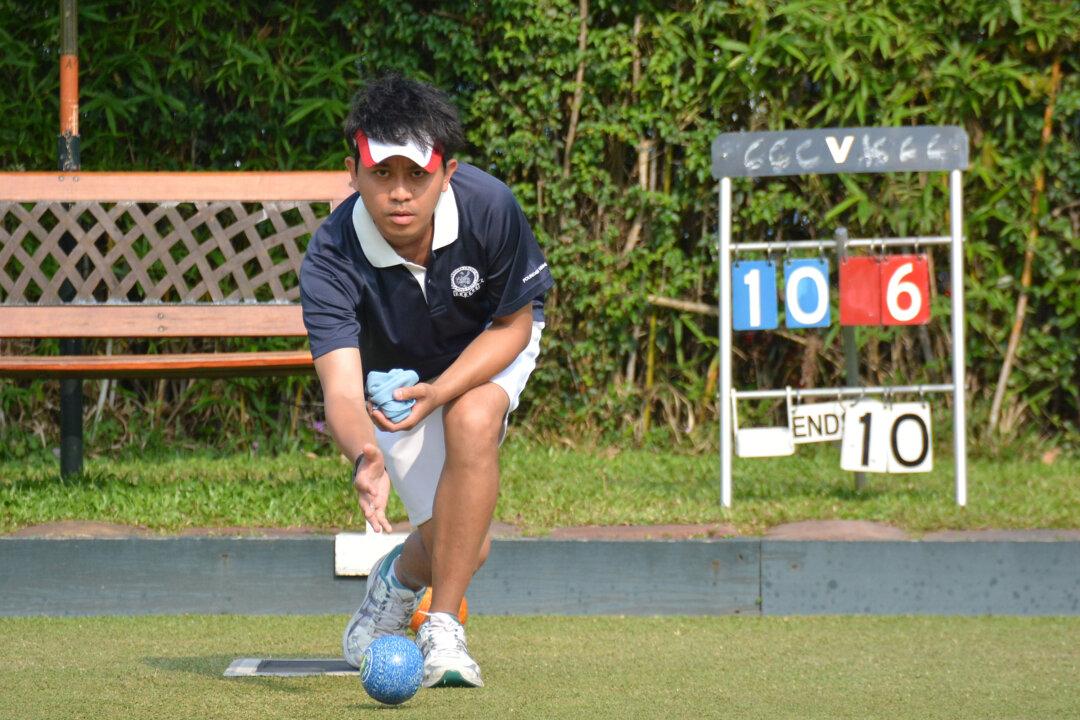 Defending Champion Begins Campaign with Victory