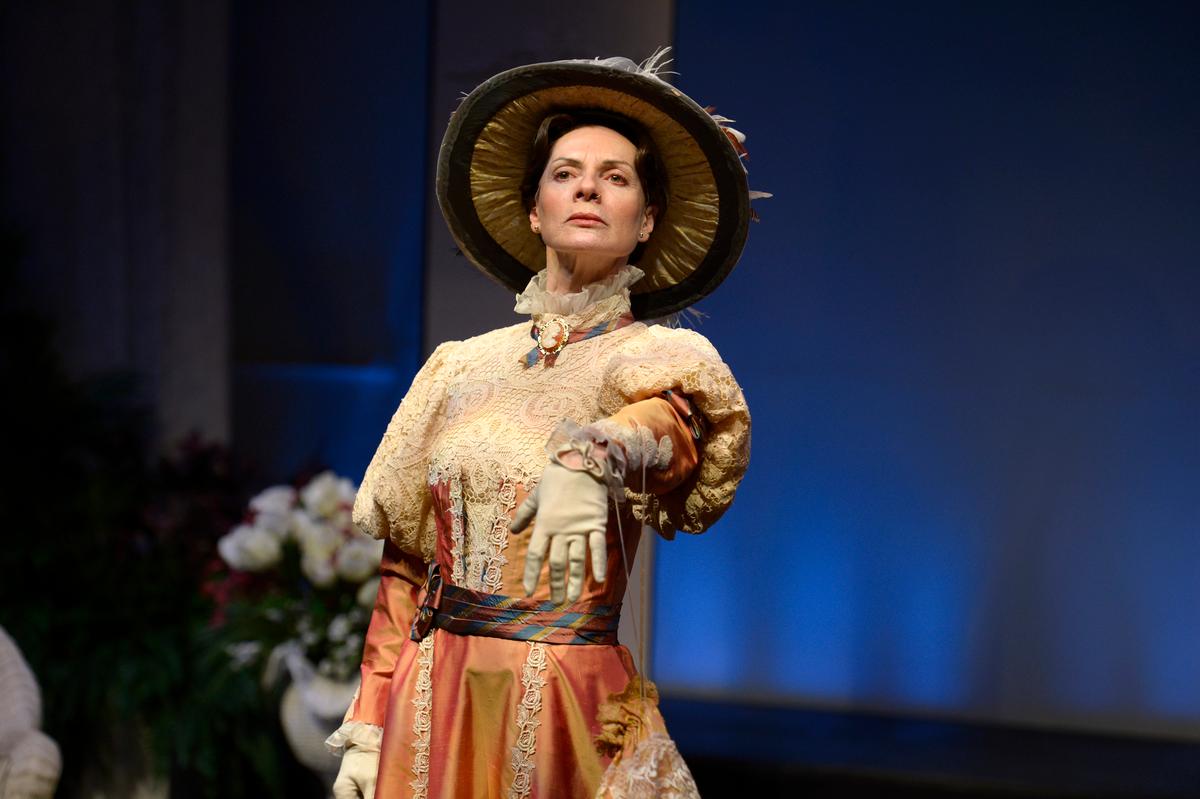 Jean Stilwell Returns to Stage in Oscar Wilde Adaptation