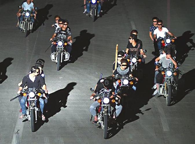 Machete-Wielding Chinese Bikers Hunt Pedestrians for Fun