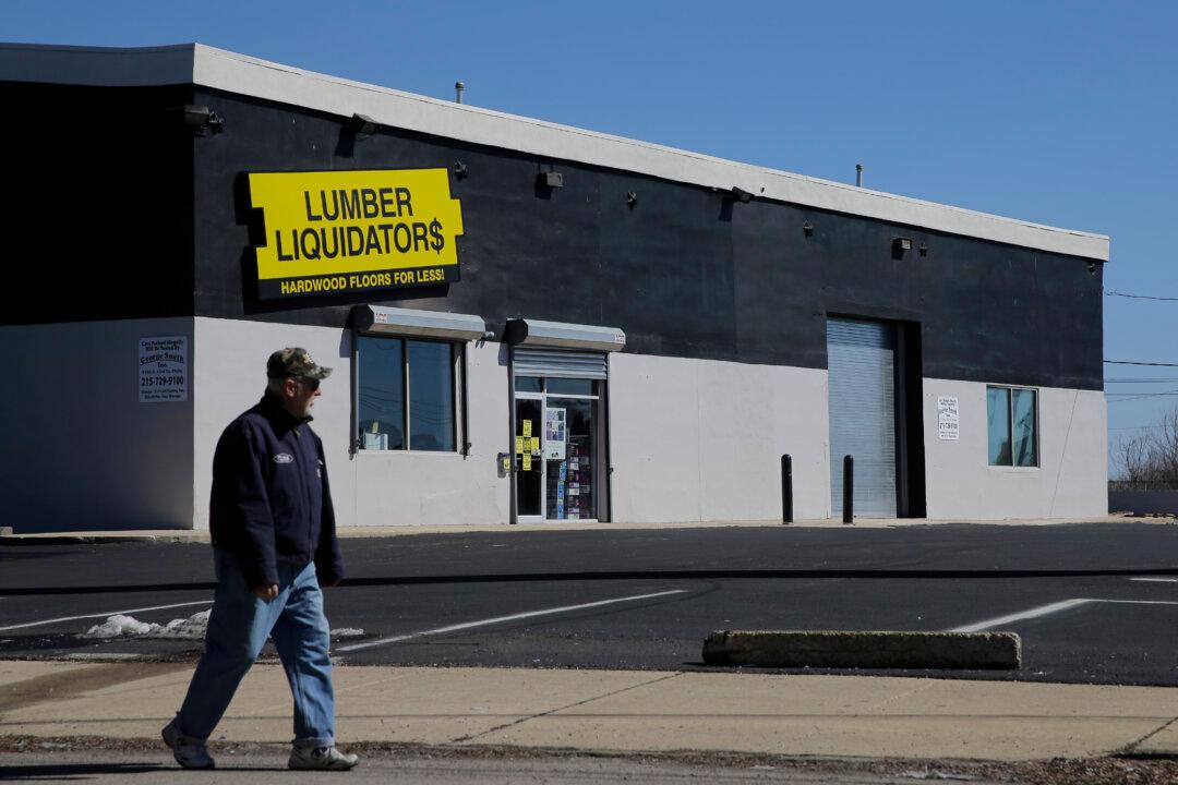 How a US Hedge Fund Exec Got Lumber Liquidators to Drop China