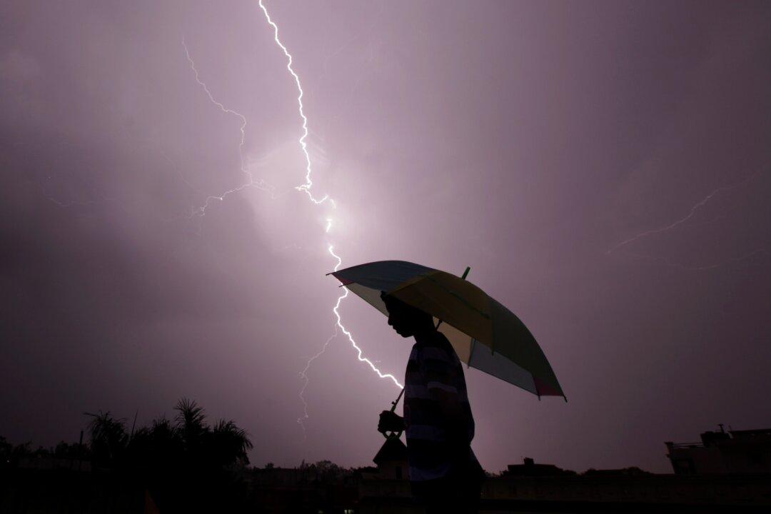 3 Students Hit by Lightning Strike in Chicago
