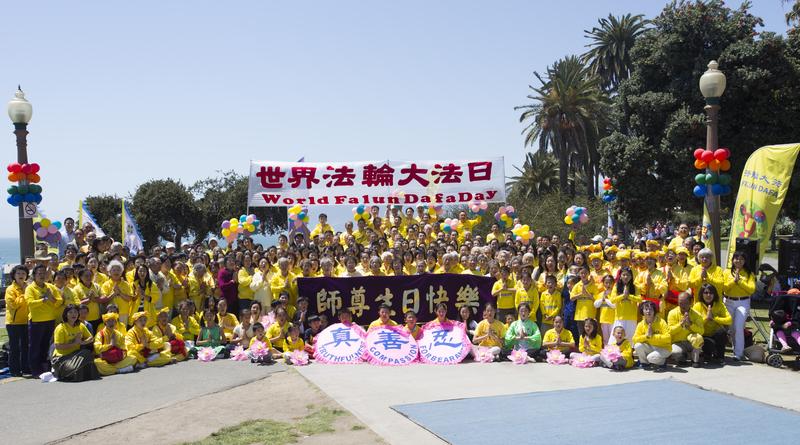 Los Angeles Falun Gong Practitioners Celebrate World Falun Dafa Day