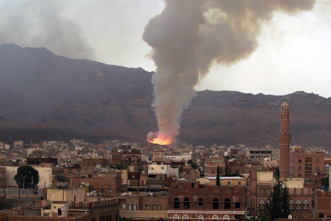 Saudi-Led Coalition Strikes Yemen’s Army HQ, Killing 22