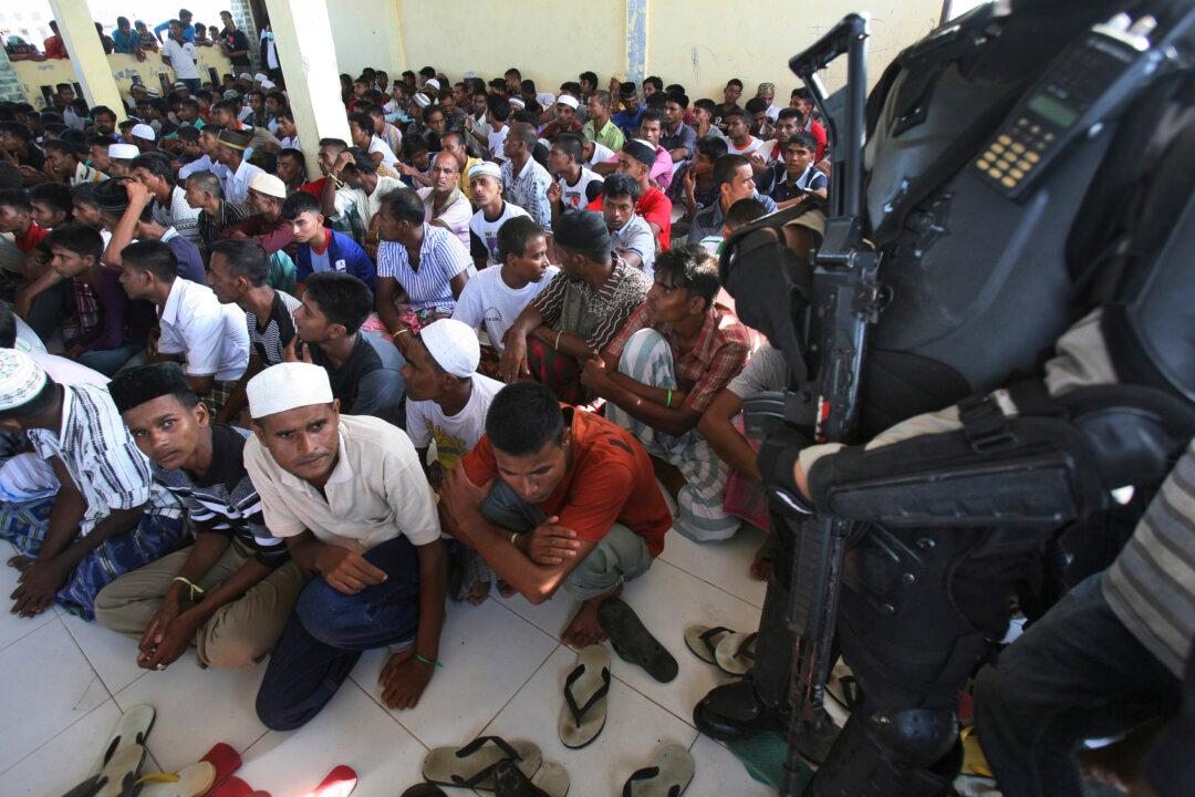 Over 500 Rohingya Flee Malaysian Detention, 6 Killed on Highway