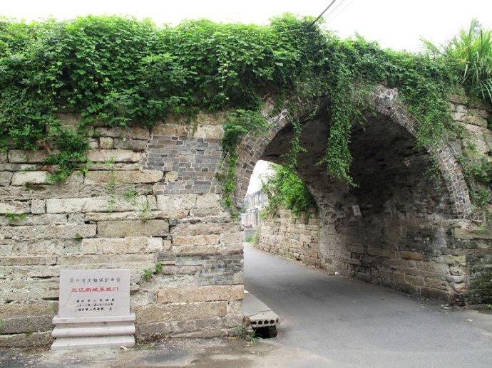 Industrial Pollution Forces Evacuation of 600-Year-Old Chinese Village