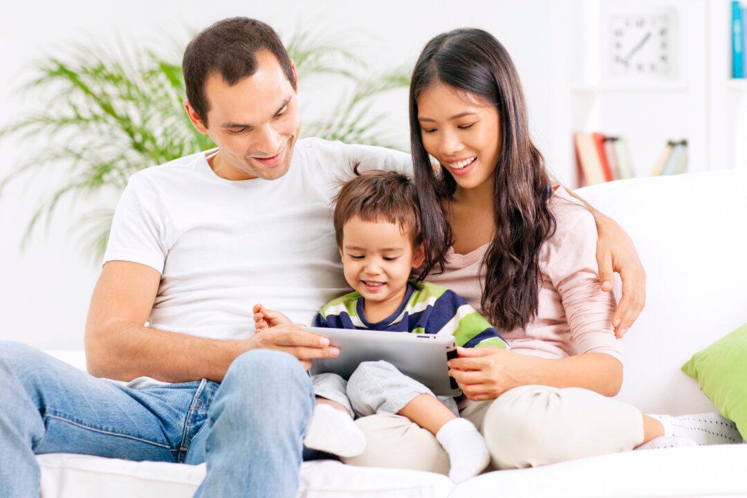 Do Bilingual Homes Raise Better Communicators?