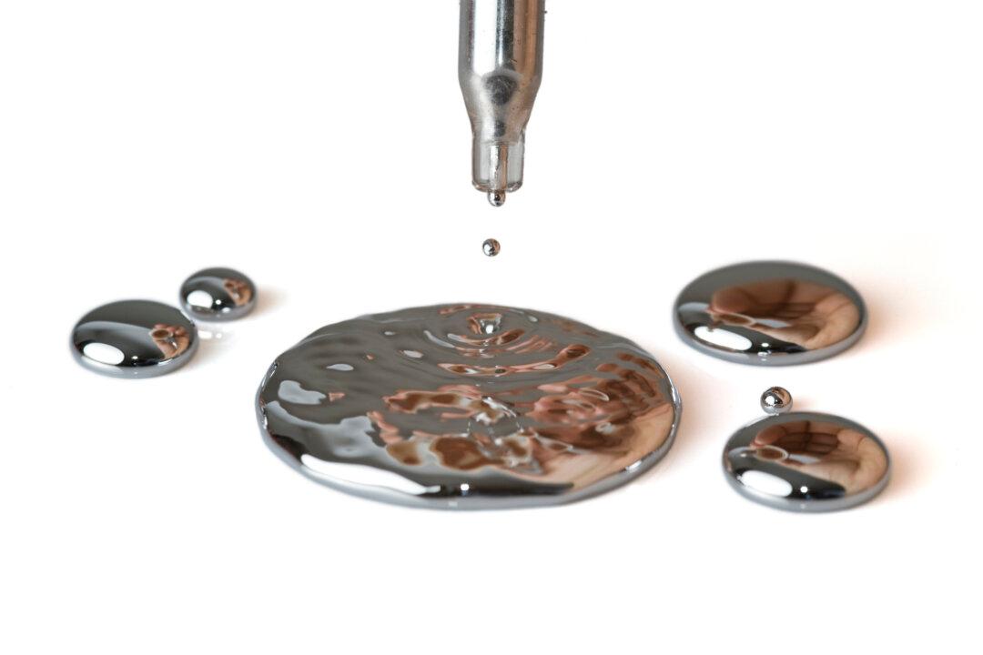 Jumbled Arrangement of Atoms Allows Bulk Metallic Glasses to Flow Like Honey