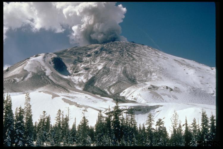 Over a Hundred Tremors Shake Mount St. Helens as It ‘Recharges’ With Magma