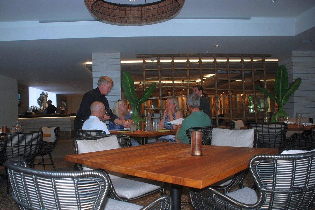 Oltremare Restaurant at Amara Cay Resort