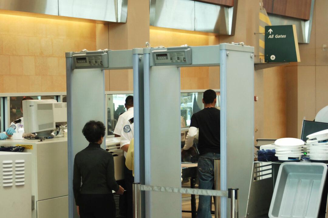 The Consummate Traveler – The Art of Getting Through Airport Security Lines Quickly