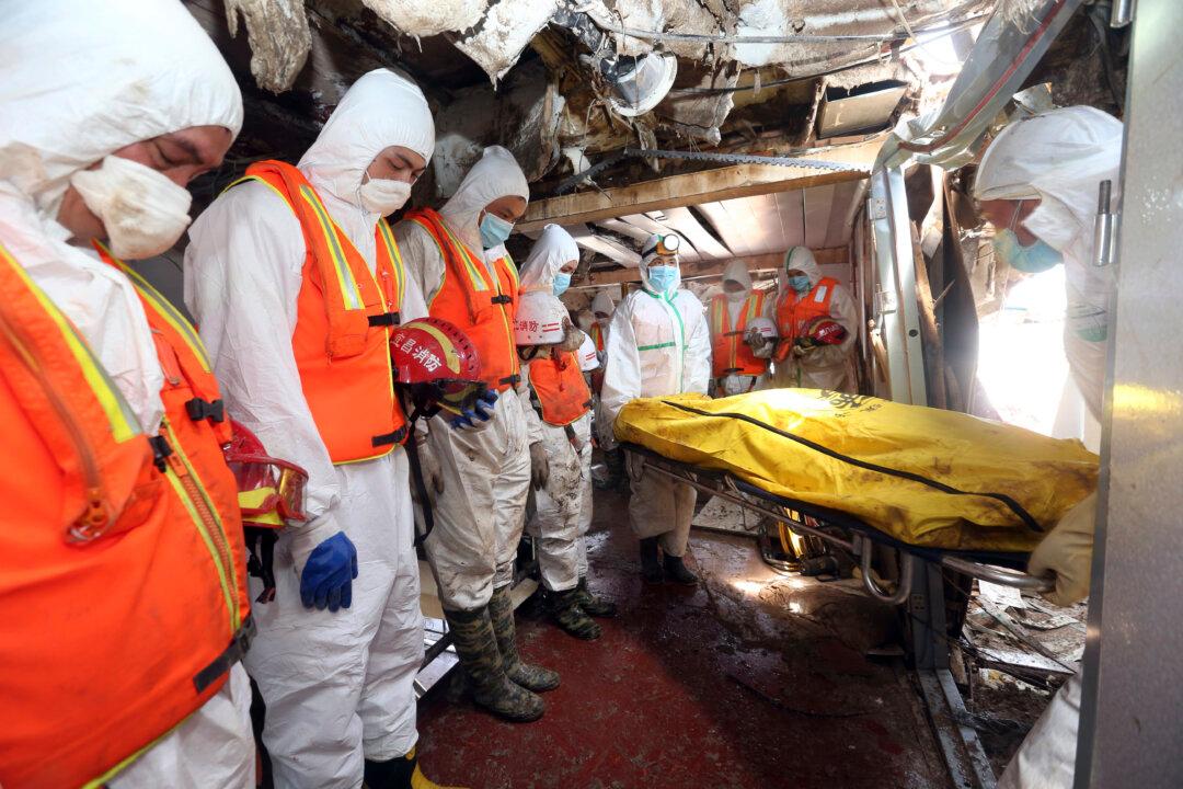 Death Toll Rises in Capsizing on Yangtze River, Captain Placed in Custody