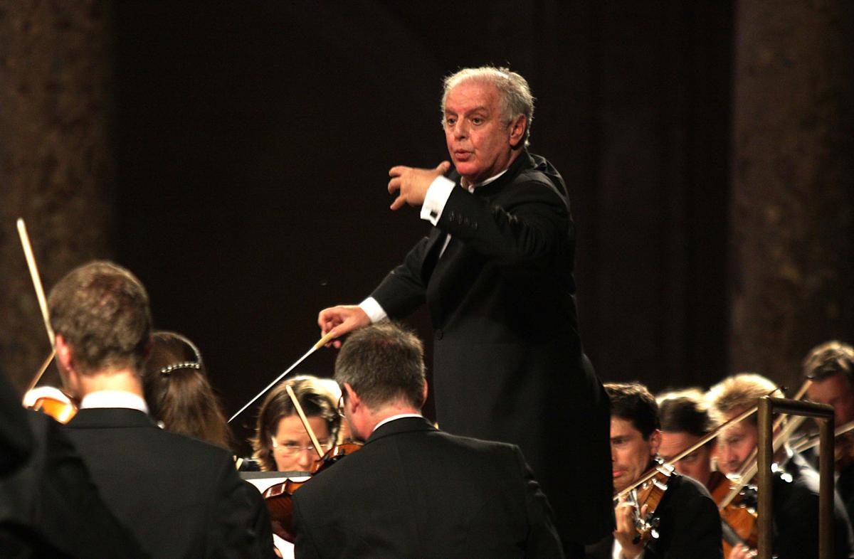 Tinkering With the Ivories: Barenboim Unveils His ‘New’ Piano Design