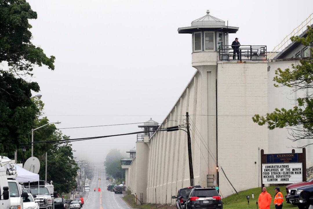 Across US, Over 220 Prison Escapees Listed as on the Loose