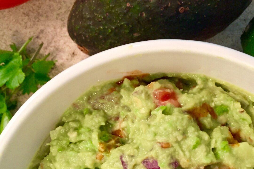 Get-Invited-Back Guacamole