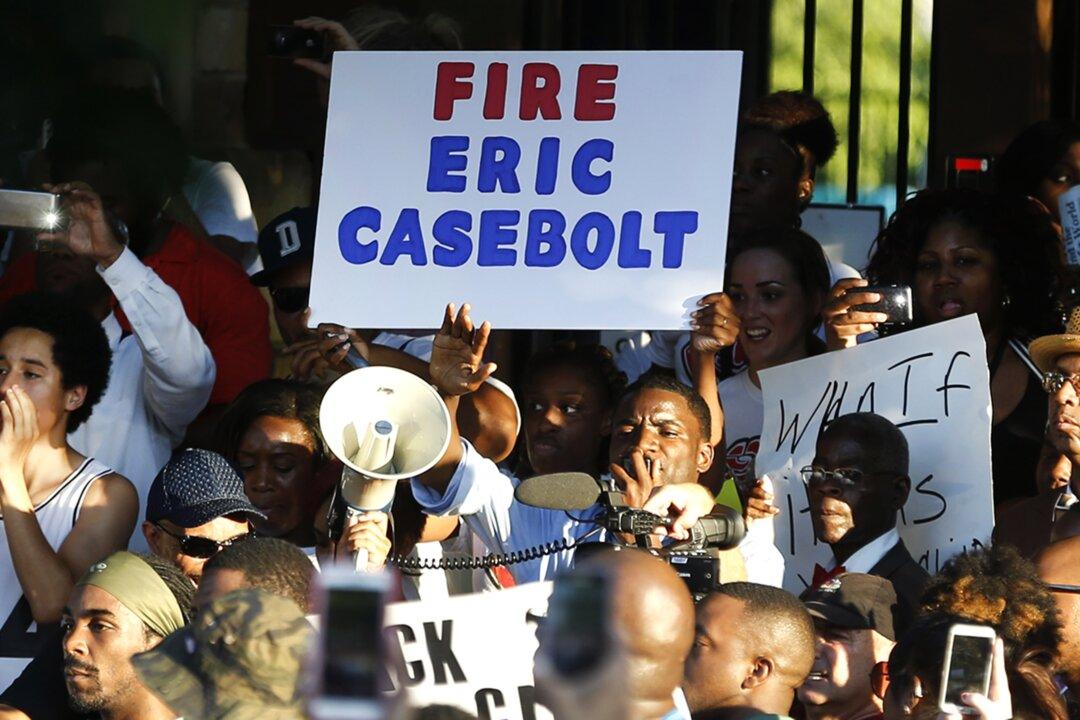 Video of Officer Outside Pool Party Sparks Protests in Texas