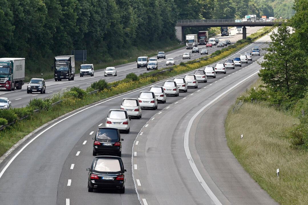 Convoy Brings Home 15 Teens Killed in Germanwings Crash