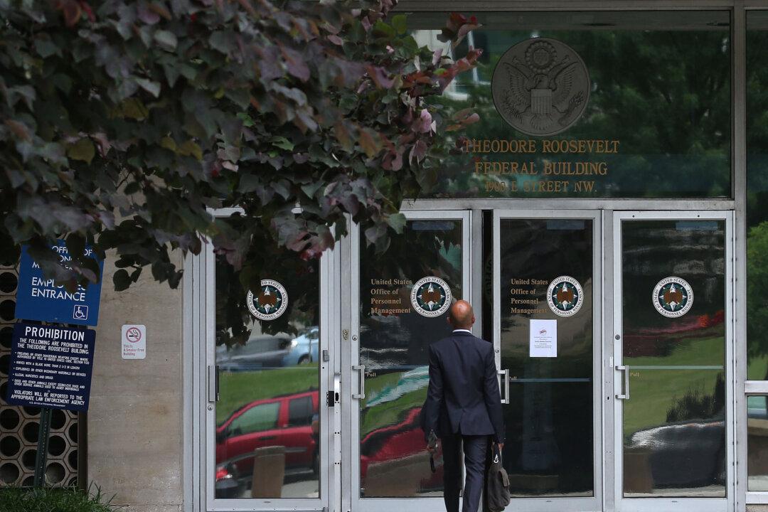 Two Groups of Chinese Hackers Behind Breach of Millions of US Employees Information