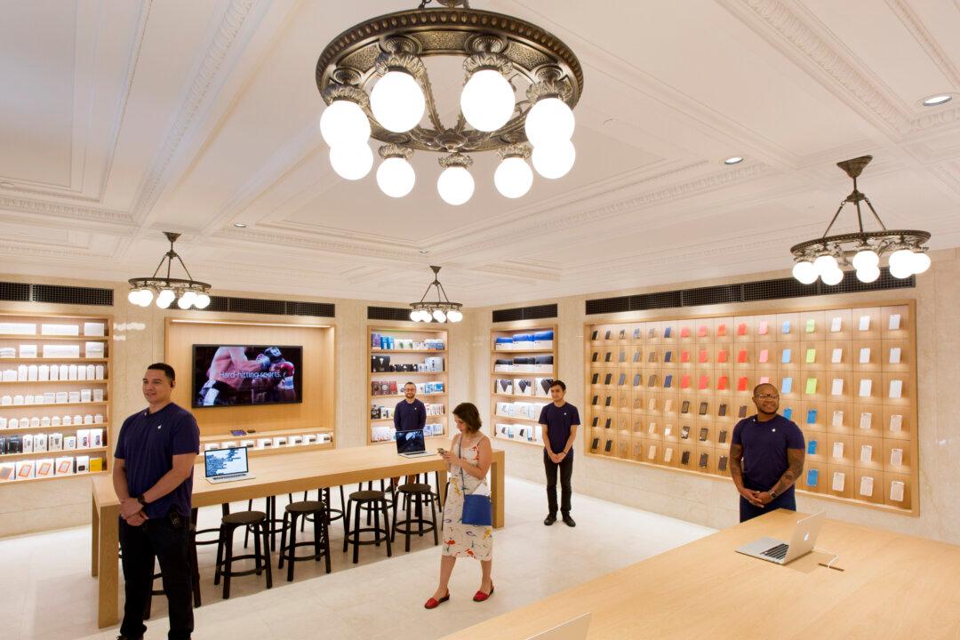 In With the Old: Apple Restores Former Bank for New Store
