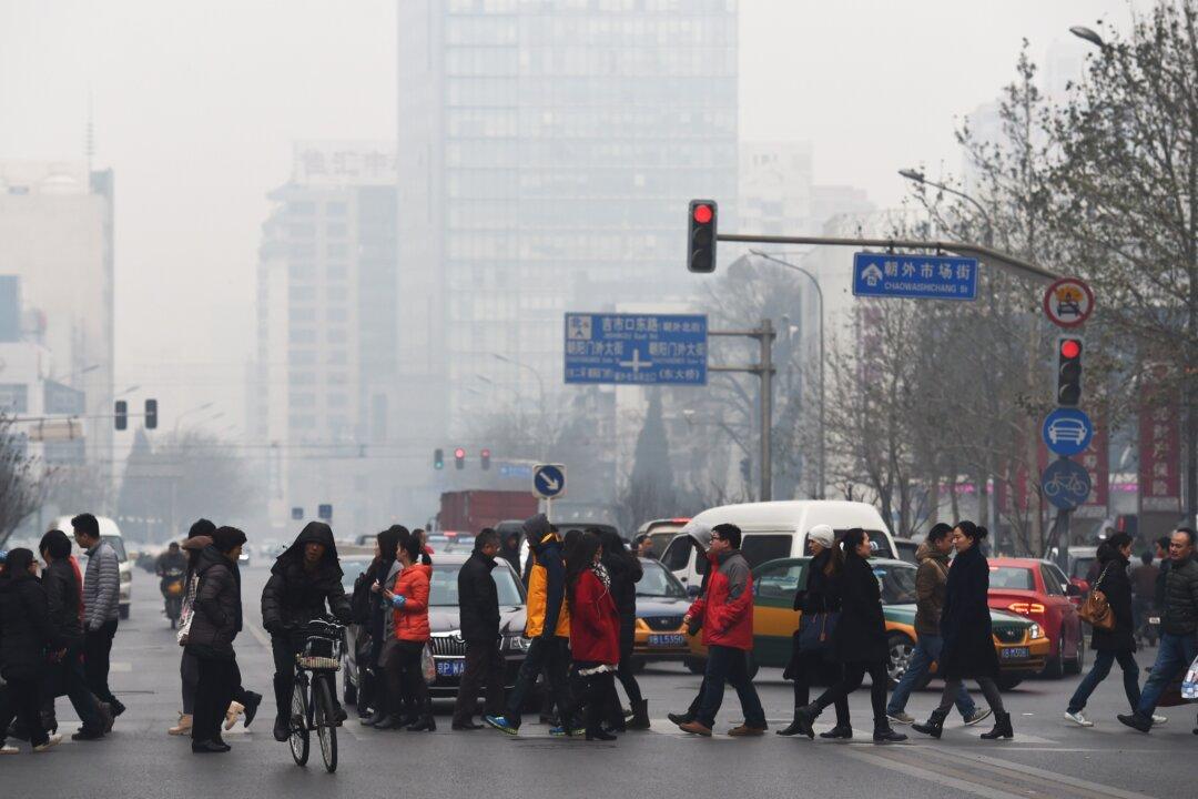How to Stop Jaywalking? Rude Slogans Work Best, Chinese University Study Says